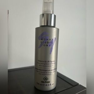 Volume & lift spray from Monat
